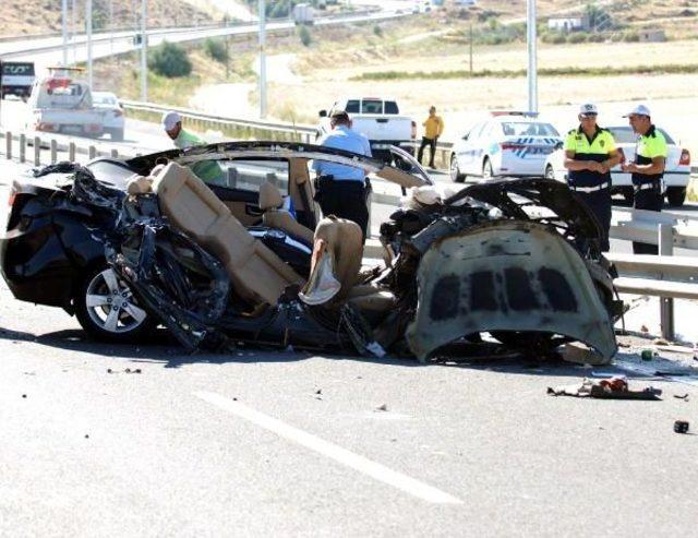 Kayseri'de Otomobil Duran Tır'a Arkadan Çarptı; 4 Üniversiteli Öldü, 2 Yaralı - Ek Fotoğraflar