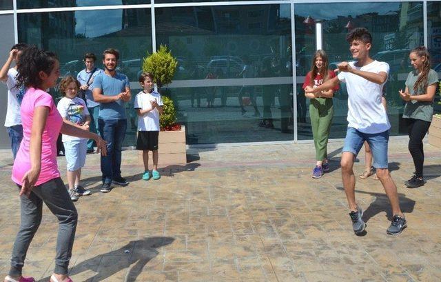 Boğulma Tehlikesi Ge&ccedil;iren 16 Yaşındaki Zeynep Hayata Tutundu 2