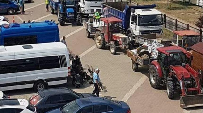 Kandıra Sahillerindeki İzinsiz Şezlonglar Toplandı