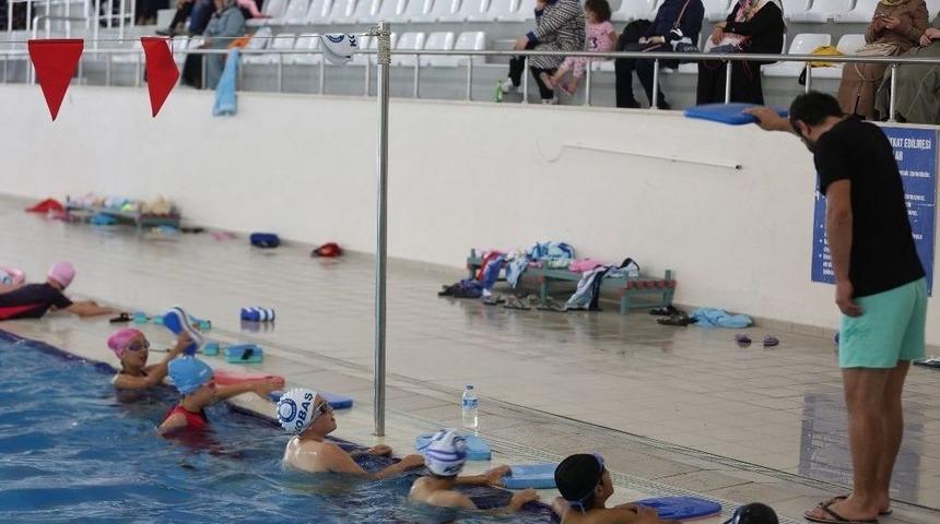 &lsquo;haydi &Ccedil;ocuklar Havuza&rsquo; Projesinde Y&uuml;zme Dersleri Başladı