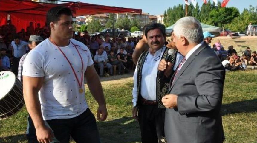 Paşpehlivanlar Sorgun'da Er Meydanında G&uuml;reşti