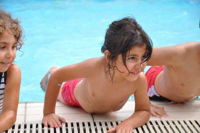 Hayatına Mal Oluyordu, O Havuza Yeniden Girdi 1