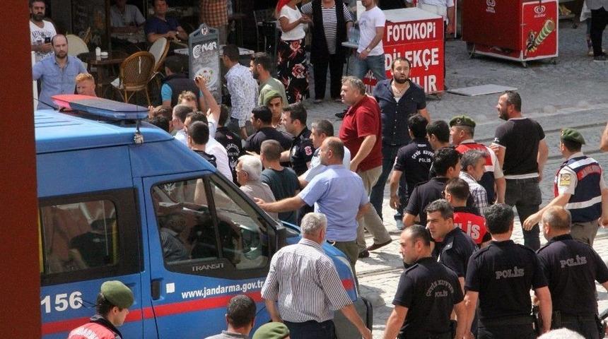 Askeri Darp Eden 10 Kişinin Adliyeye Sevkinde Jandarma Komutanının Kolu &Ccedil;ıktı