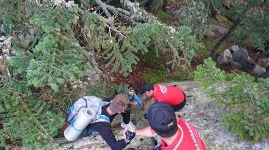 Uludağ&rsquo;Da Doğa Y&uuml;r&uuml;y&uuml;ş&uuml;nde Kaybolan Gen&ccedil;leri Jandarma Buldu