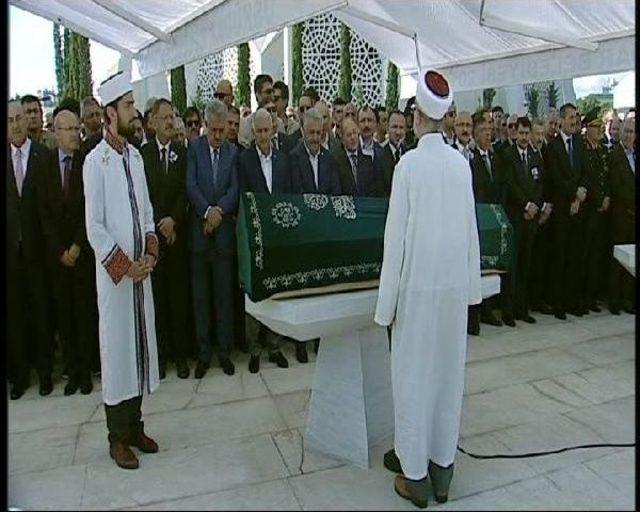 Başbakan Yıldırım , Bakan Arslan'ın Kardeşinin Cenazesine Katıldı (1)