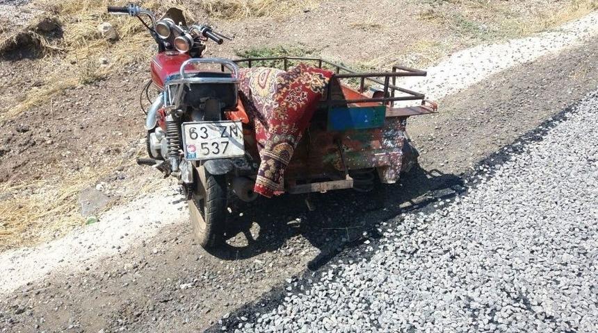 Takla Atan Sepetli Motosikletteki 2 Kişi Yaralandı