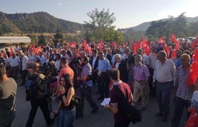 Chp'den Tunceli'de, 'terörü Protesto Ve Şehit Necmettin Öğretmeni Anma Yürüyüşü'
