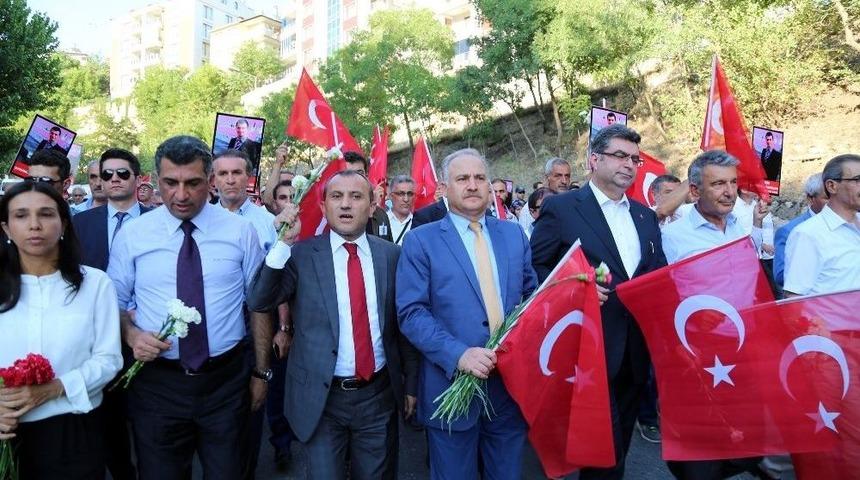 Tunceli&rsquo;de "ter&ouml;r&uuml; Protesto Y&uuml;r&uuml;y&uuml;ş&uuml;&rdquo;