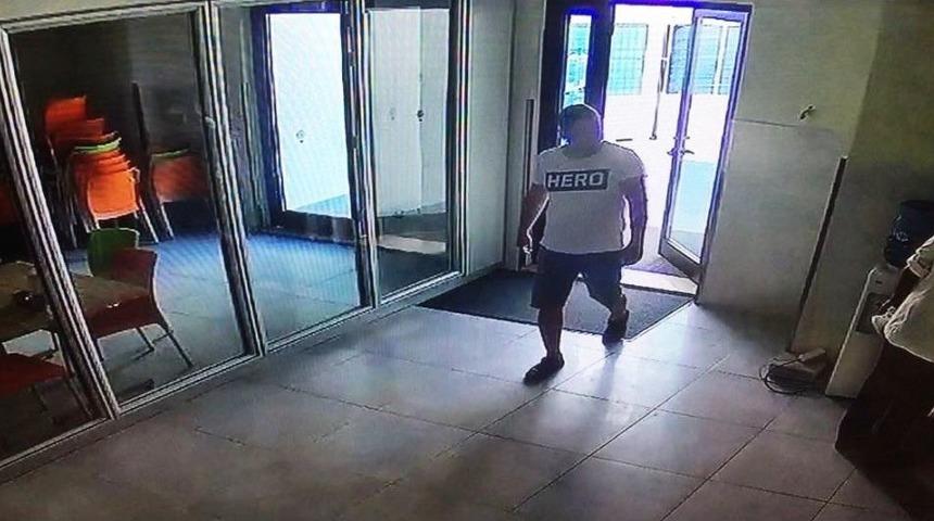 Antalya&rsquo;da &lsquo;hero&rsquo; Tiş&ouml;rt&uuml; Giyen Şahıs Tutuklandı