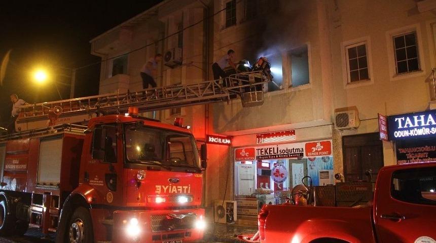Fethiye&rsquo;de Yangın Evi Kullanımaz Hale Getirdi