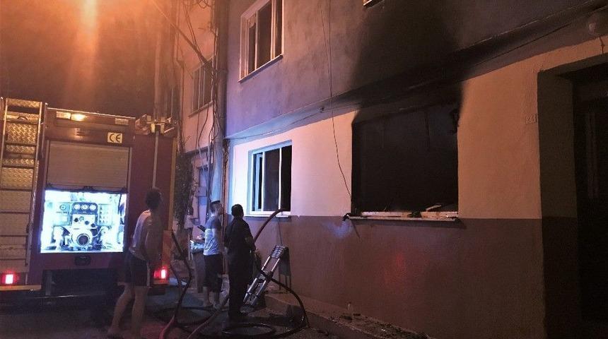 3 Kişiyi Yaralayan Şahsın Evinde Yangın &Ccedil;ıktı