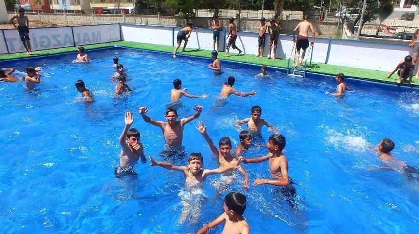 Kayyumdan Çocuklar İçin Yüzme Havuzu