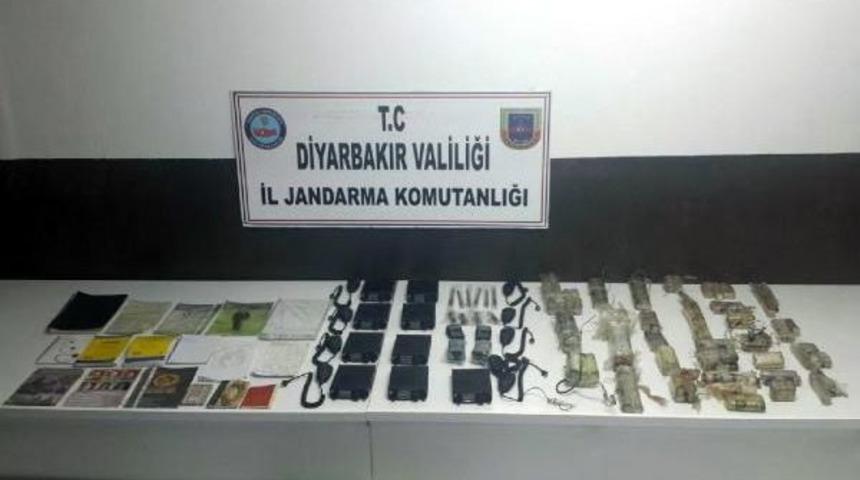 Lice Kırsalında Pkk'lı Ter&ouml;ristlere Ait 190 Kilo Amonyum Nitrat, Patlayıcı Ve Telsizleri Bulundu