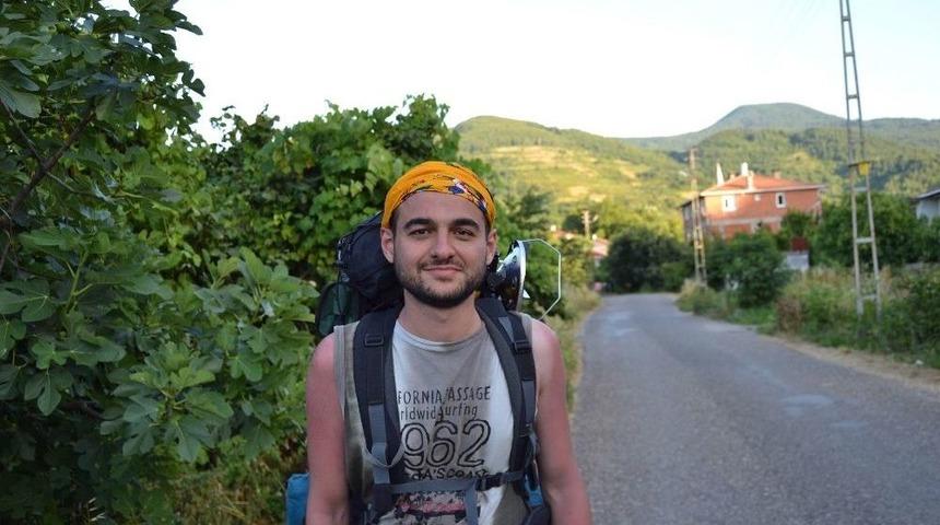 İnsanlarla İletişim Problemini Yenmek İçin Otostopla Türkiye’yi Geziyor