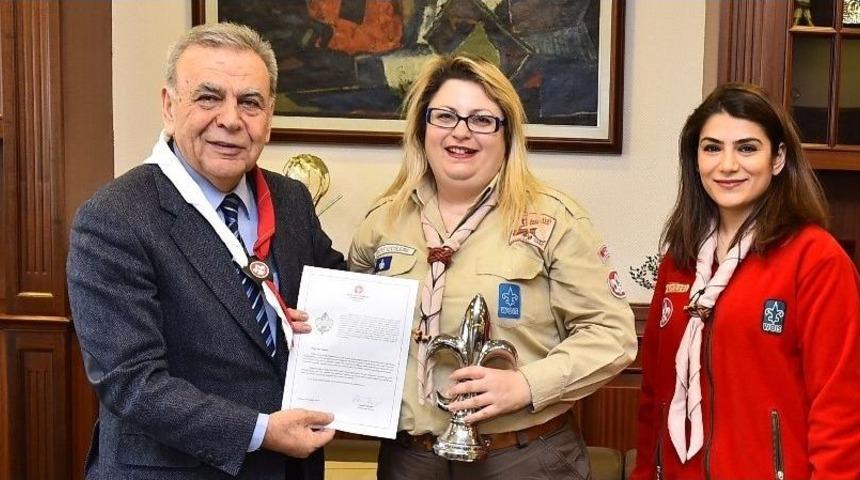 D&uuml;nyaya &Ouml;rnek Oldular