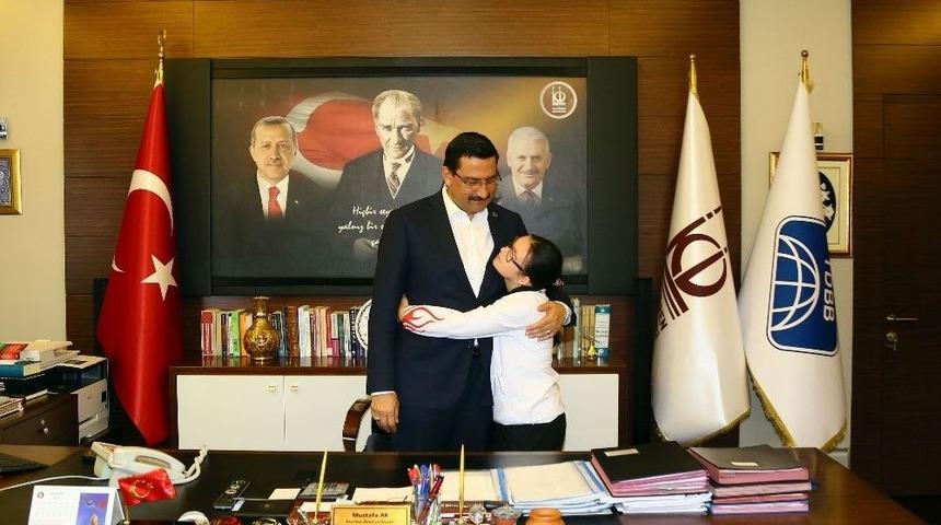 Down Sendromlu Sporculardan Başkan Ak&rsquo;a Teşekk&uuml;r Ziyareti
