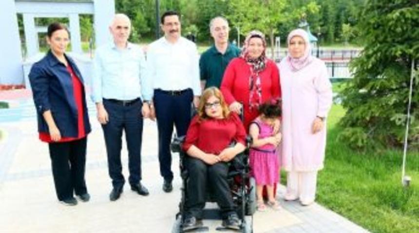 Başkan Ak’tan Akülü Araç Hediyesi