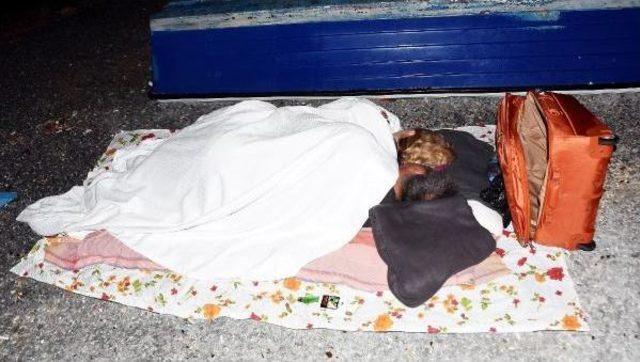 Depremle Sarsılan Bodrum da Ikinci Gece Sakin, Ama Tedbirli Geçti 2