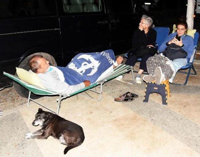 Depremle Sarsılan Bodrum da Ikinci Gece Sakin, Ama Tedbirli Geçti 3