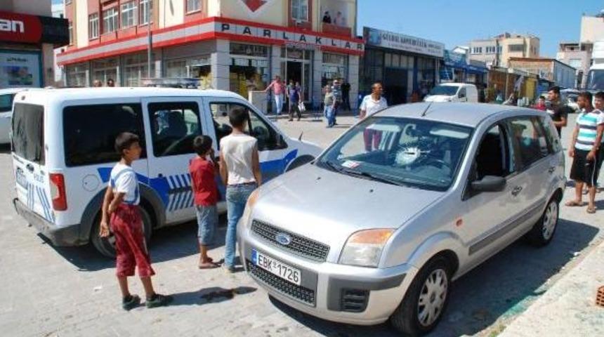 Bonzai Kullanan Genç Iki Aracın Camlarını Kırdı