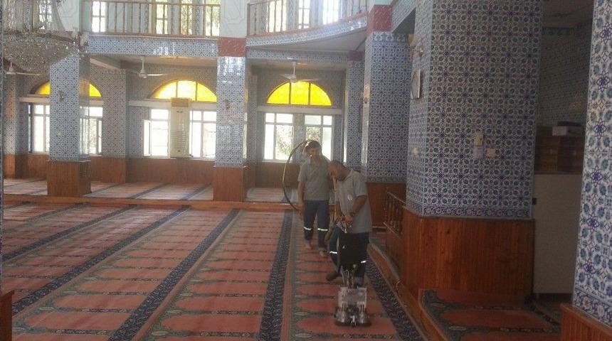 Akdeniz&rsquo;de İbadethaneler Temizleniyor