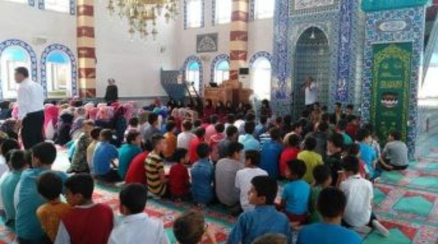 M&uuml;ft&uuml; &Uuml;zeyir Yavaş: Camiler &Ccedil;ocuklarımızla &Ccedil;i&ccedil;ek A&ccedil;tı