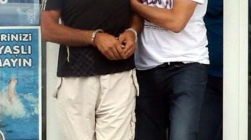 Yere Attıkları Poşetten Esrar &Ccedil;ıktı