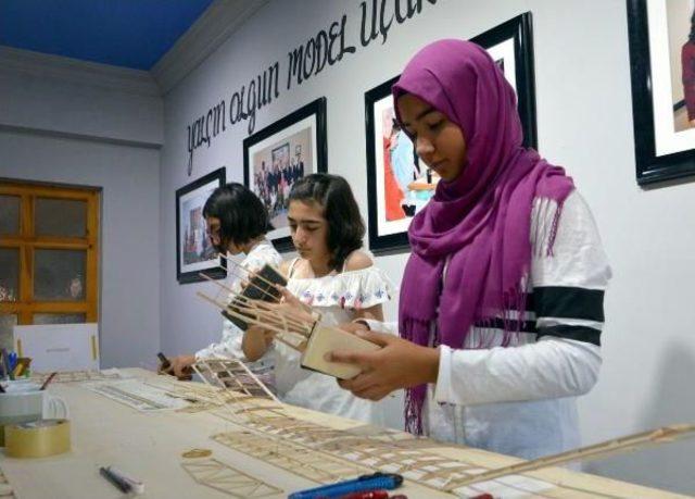 Pilotluk Hayallerine Ilk Adımı Model U&ccedil;akla Atıyorlar 3