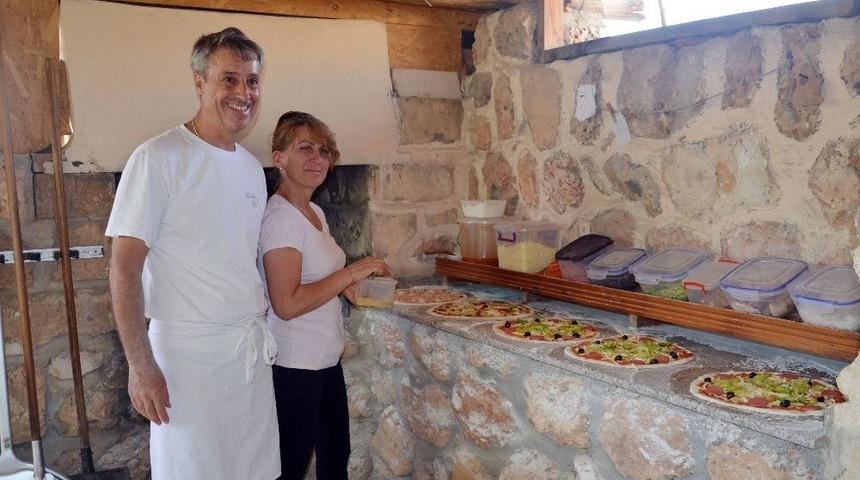 Ter&ouml;rden Ka&ccedil;tığı Memleketine 30 Yıl Sonra Pizzacı Olarak D&ouml;nd&uuml;