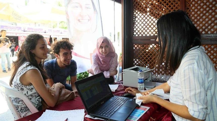 Bağcılar&rsquo;da &Uuml;niversite Tercih G&uuml;nleri&rsquo;ne Yoğun İlgi