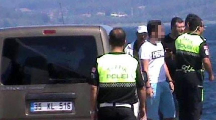 &Ccedil;anakkale'de 'hero' Tiş&ouml;rtl&uuml; Bir Kişi Polisi Alarma Ge&ccedil;irdi