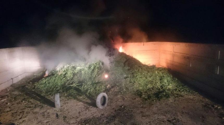 Ele Ge&ccedil;irilen Esrar Yakılarak İmha Edildi