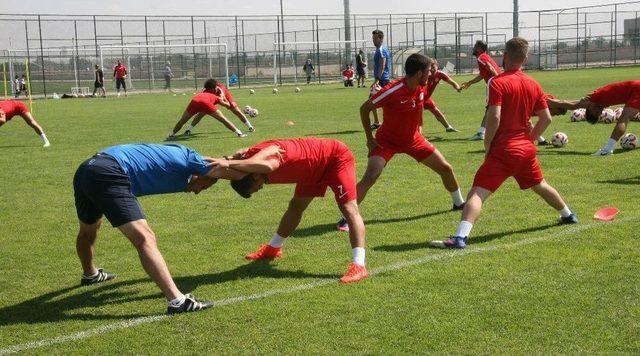 &Uuml;mraniyespor, Yeni Sezon Hazırlıklarını Afyonkarahisar&rsquo;da S&uuml;rd&uuml;r&uuml;yor 1