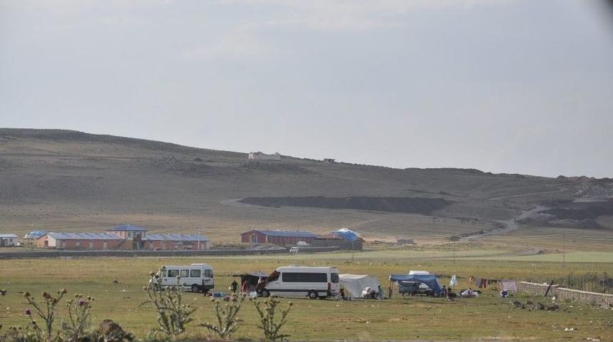 Dilenciler Garajlar B&ouml;lgesini İşgal Etti