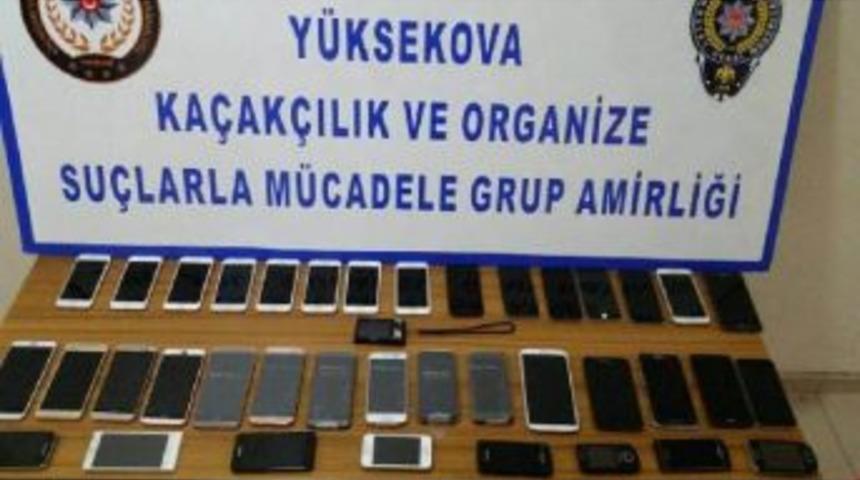 Y&uuml;ksekova'da Ka&ccedil;ak 52 Cep Telefonu Ve 30 Tablet Ele Ge&ccedil;irldi