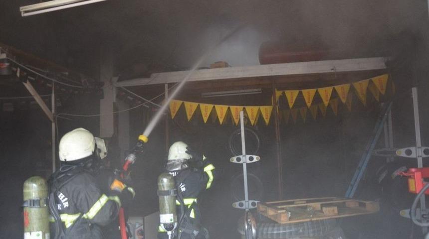 &Uuml;nye&rsquo;de Korkutan Yangın