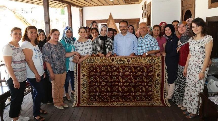 Tarihi Uşak Halıları Dokuma Kurslarıyla Yaşatılıyor