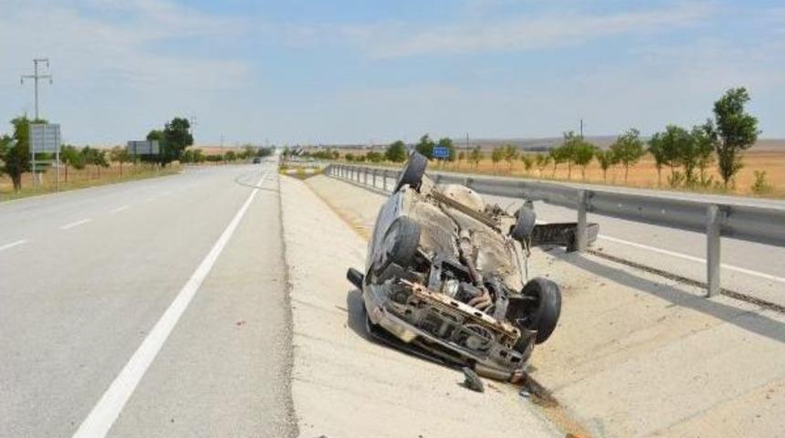 Takla Atan Otomobildeki 4 Kişi Yaralandı