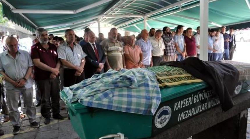 Kayseri'deki Kazada &Ouml;len &Uuml;niversiteliler, Toprağa Verildi