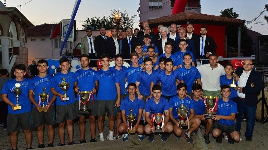 Edebaliden Şampiyonlara Kutlama