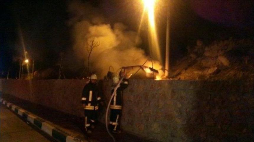 Araç Alevler İçinde Kaldı