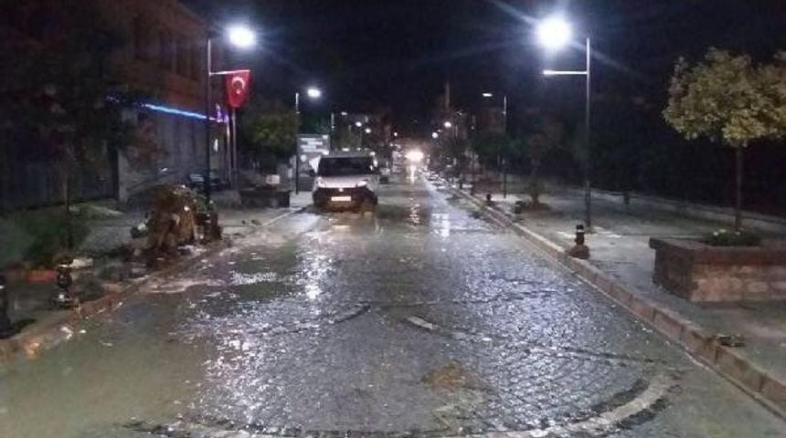 Selendi Sağanak Yağışa Teslim Oldu