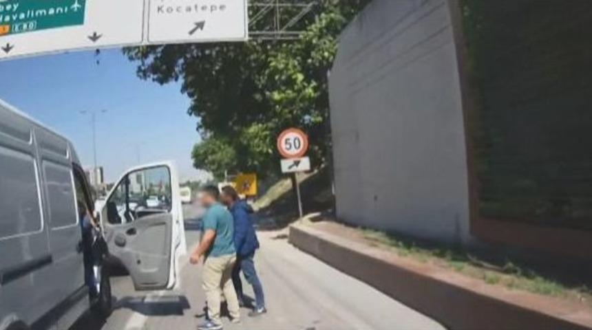 Karayolu Üzerindeki Silahlı Soygun Saniye Saniye Görüntülendi