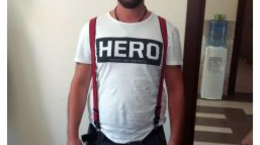 Kuşadası’nda “hero” Yazılı Tişört Giyen Bir Kişi Gözaltına Alındı