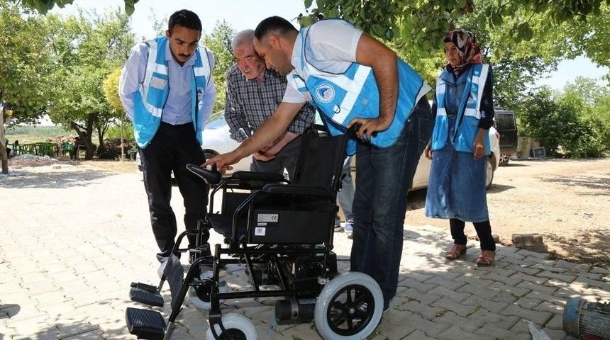 Ekinci&rsquo;den Bedensel Engelli Gence Ak&uuml;l&uuml; Sandalye