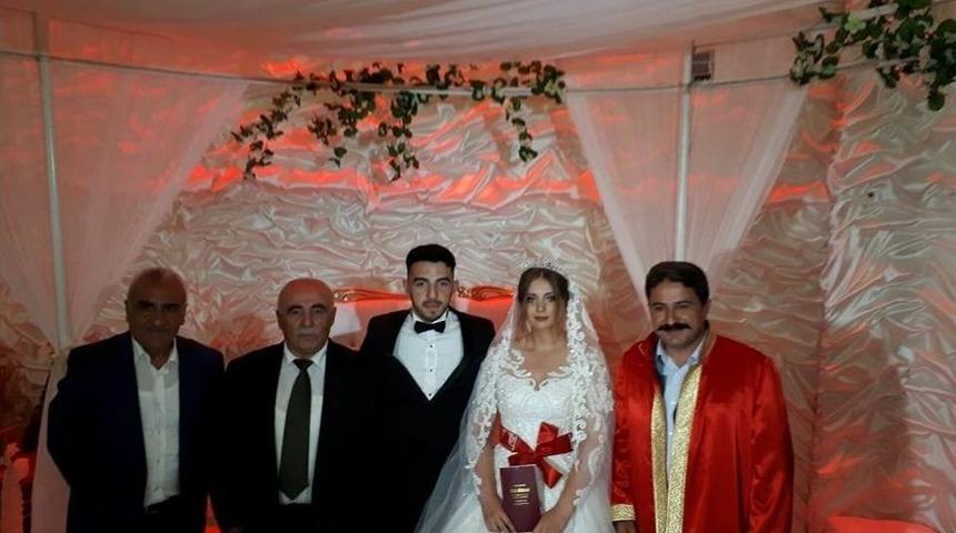 D&uuml;ğ&uuml;n Dernek Vatanda Olur