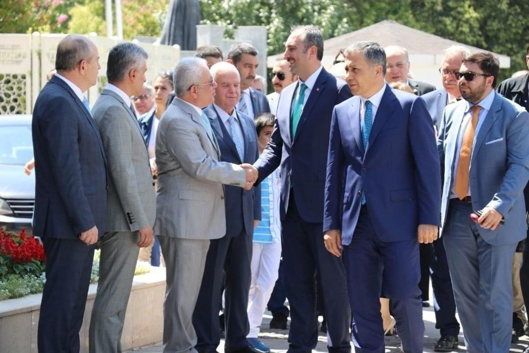 Adalet Bakanı Abdulhamit G&uuml;l Gaziantep&rsquo;te