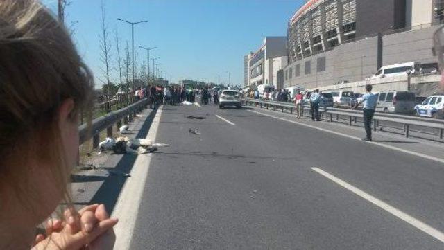 Bayrampaşa'da Polis Ekibi Kaza  Yaptı; 1 Şehit (1)