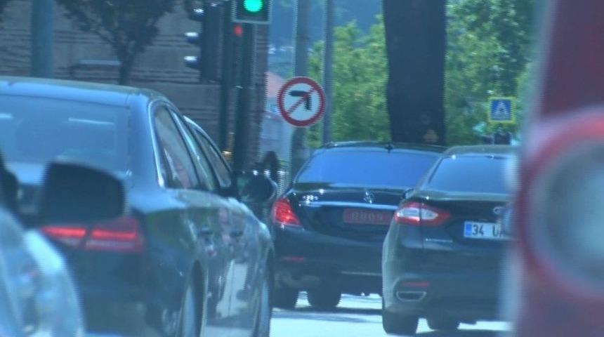 Başbakan Yardımcısı &Ccedil;avuşoğlu Talimat Verdi, Şof&ouml;r&uuml; Ve Eskortlar Trafik Kurallarına Uydu