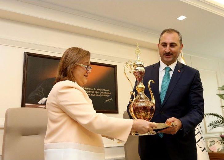 Adalet Bakanı Gül’den Şahin’e Ziyaret G2